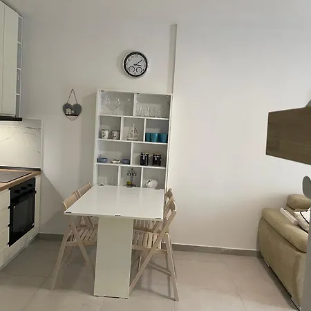 Apartment Sunshine Qerret-golem Beach-self-check-in *