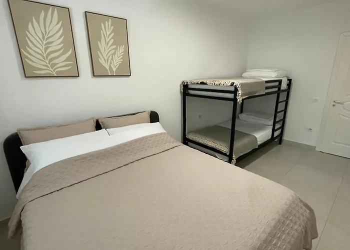 Apartment Sunshine Qerret-golem Beach-self-check-in *